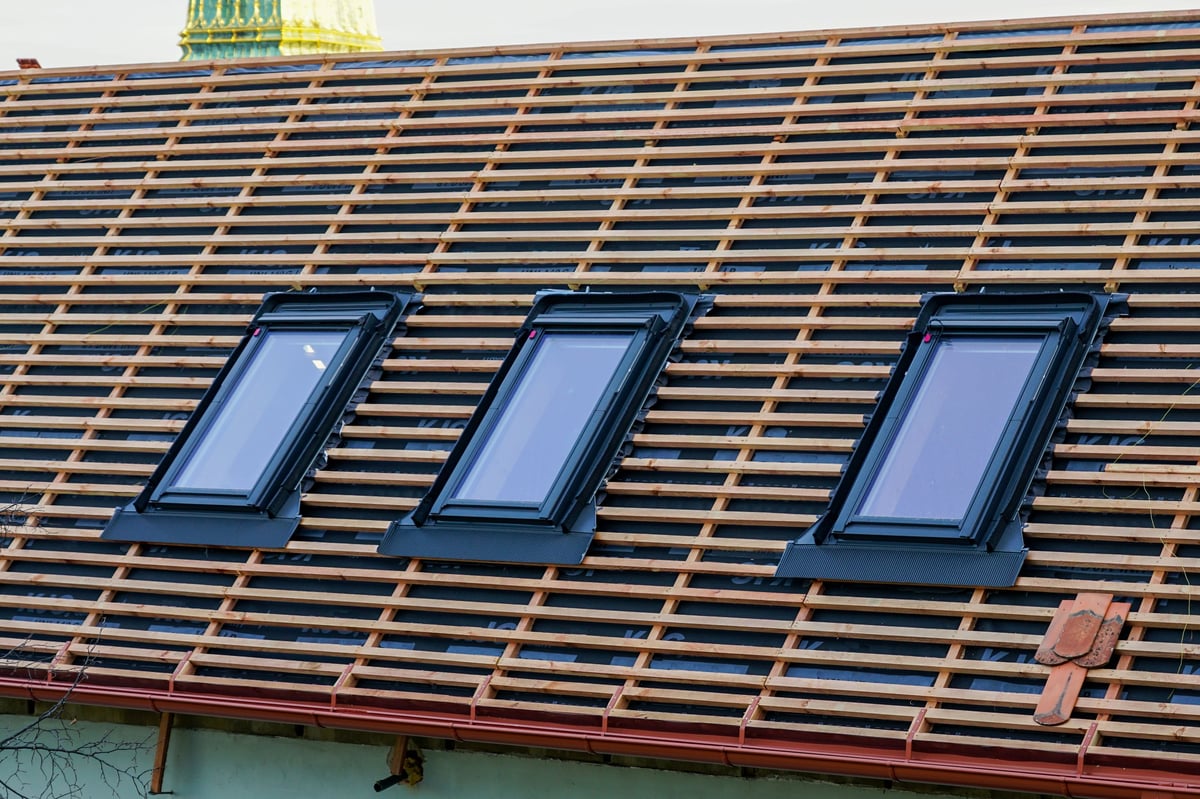 Replacement of house roof structures and installation of new skylights, new roof windows, wooden lathing